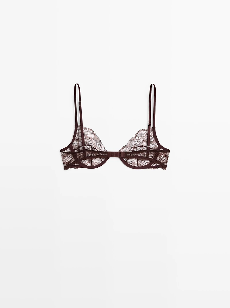 Scalloped lace bra with underwire