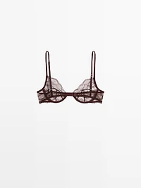 Scalloped lace bra with underwire