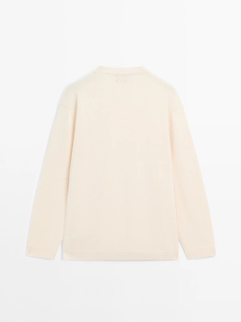 100% cashmere oversize V-neck sweater