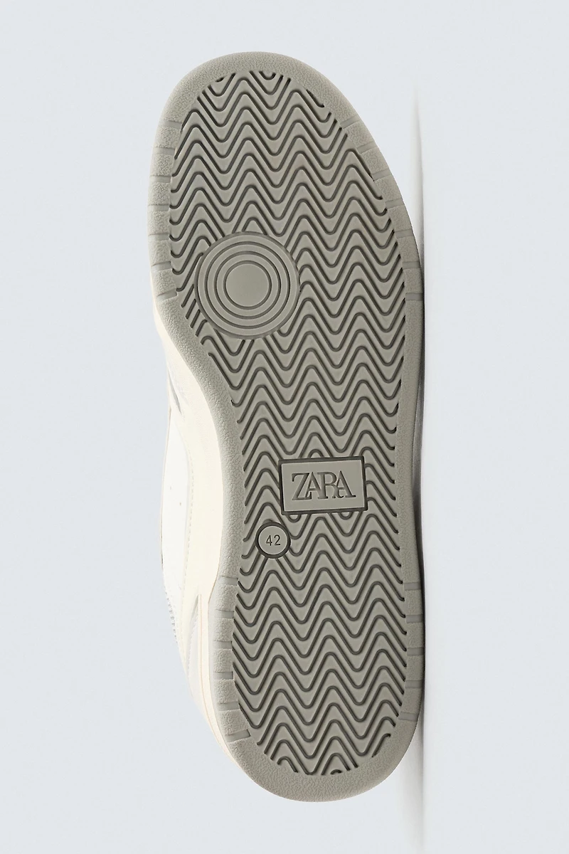 SKATE SNEAKERS