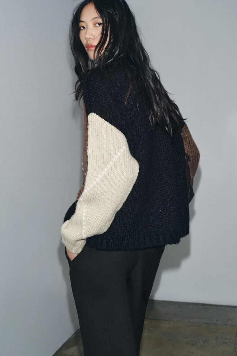 ARGYLE KNIT SWEATER