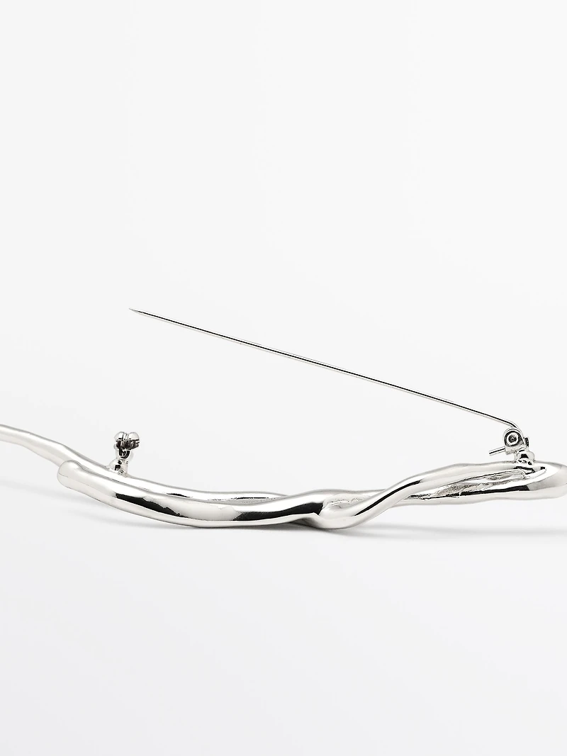 Broche métallique abstraite
