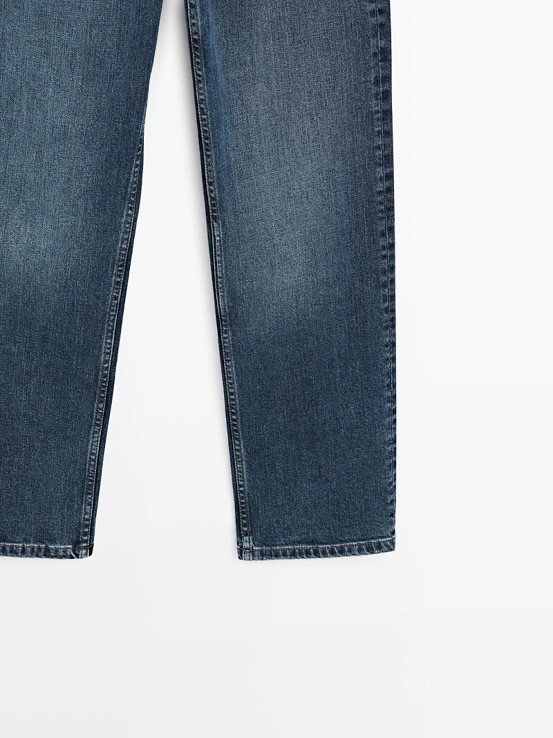 Mid-rise straight-leg jeans