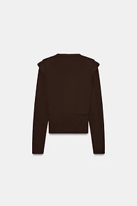 PULL EN MAILLE À ÉPAULETTES