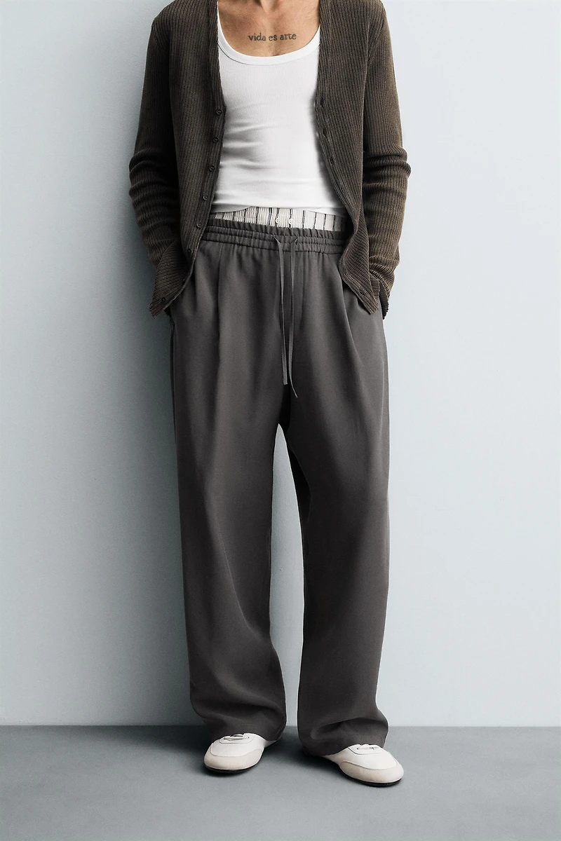 FLOWY TOPSTITCHED PANTS