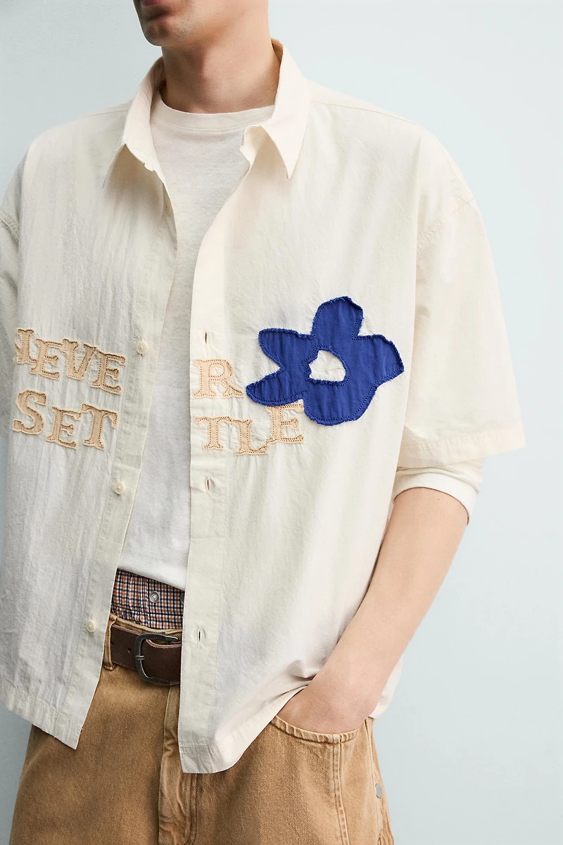 RELAXED FIT TEXT PATCH SHIRT