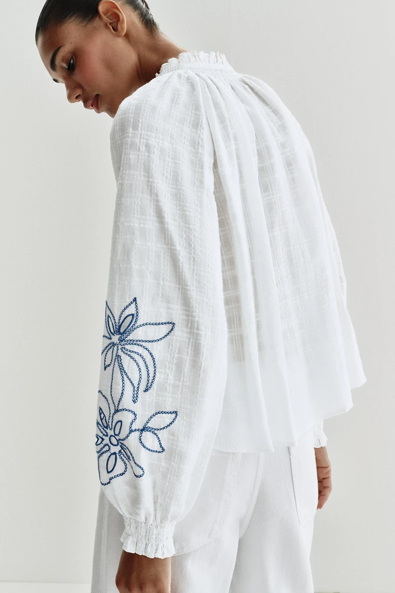 EMBROIDERED FLORAL BLOUSE