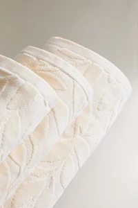 VELOUR JACQUARD BATH TOWEL