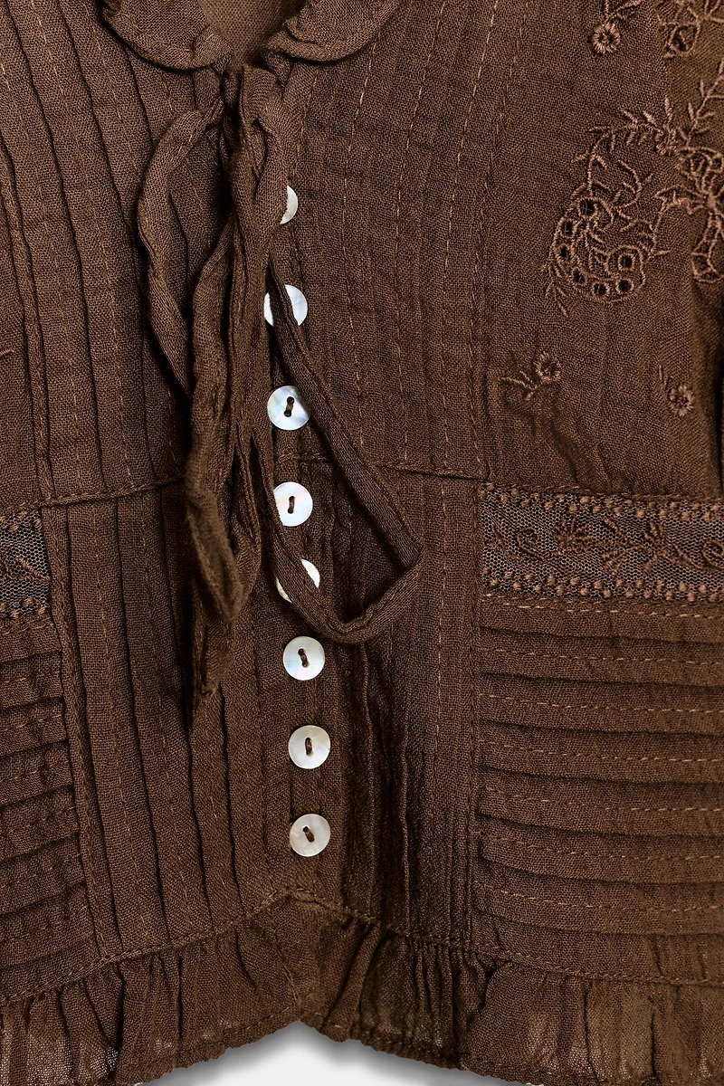 EMBROIDERED GAUZE TOP