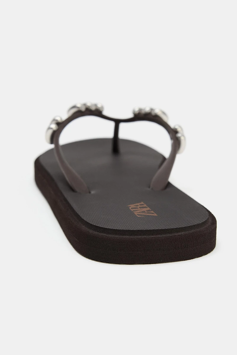 CHARM FLAT SANDALS