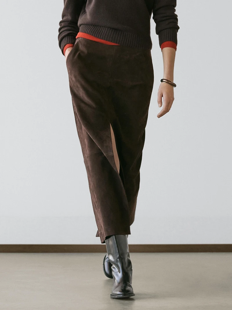 Jupe midi droite en cuir nubuck