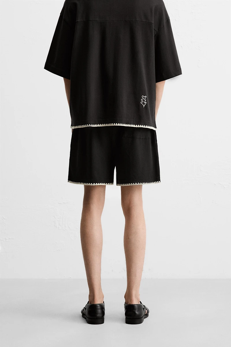 CONTRAST EMBROIDERY SHORTS
