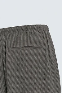 PANTALON FLUIDE À RAYURES ET EFFET FROISSÉ