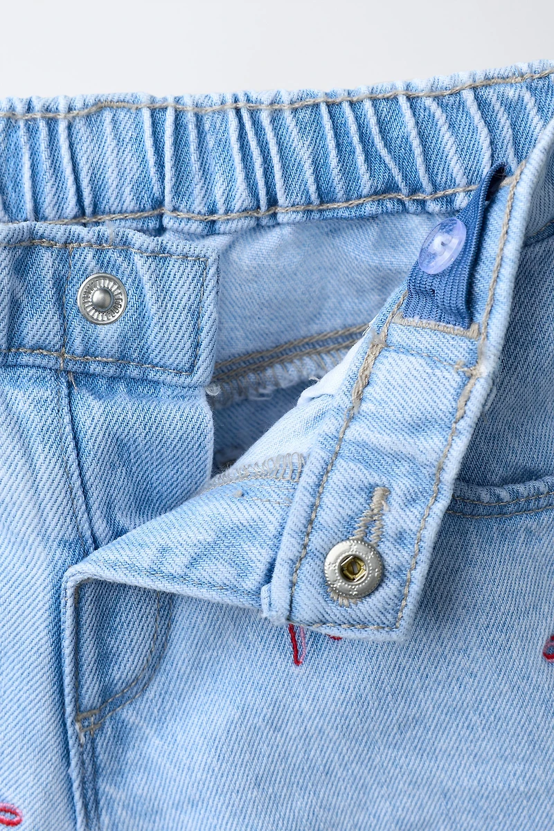 BERMUDA EN JEAN MOM FIT AVEC LACETS BRODÉS