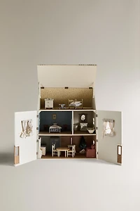 KIDS’ DOLLHOUSE TOY