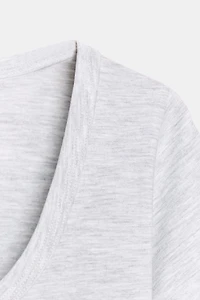 T-SHIRT COL PLONGEANT MANCHES COURTES