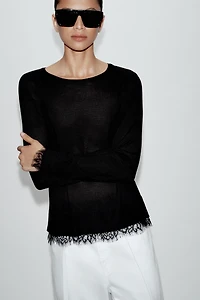 PULL EN MAILLE AVEC DENTELLE