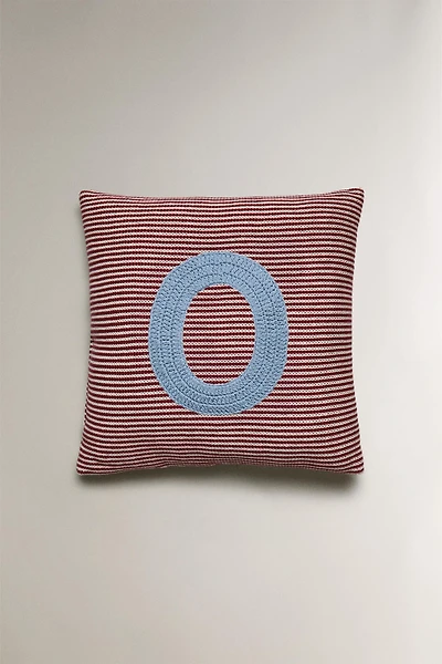 COUSSIN ENFANT BRODÉ LETTRE O