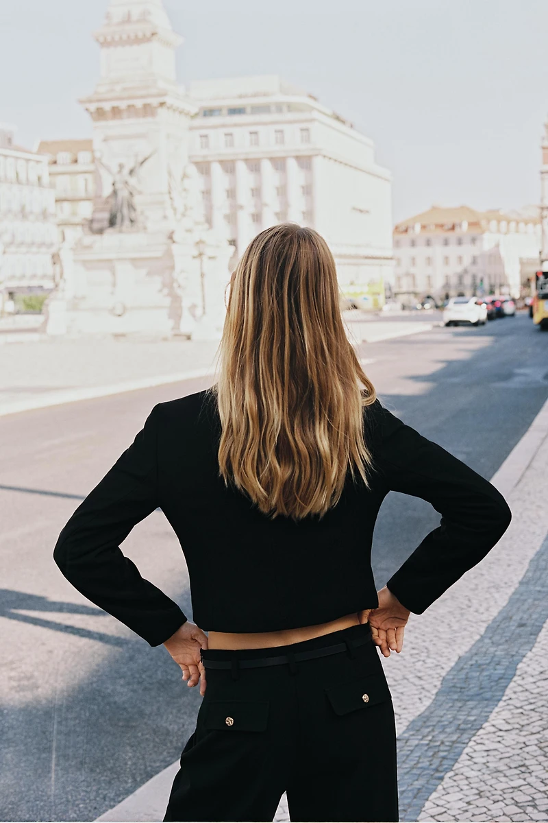 DOUBLE BREASTED SHORT BLAZER