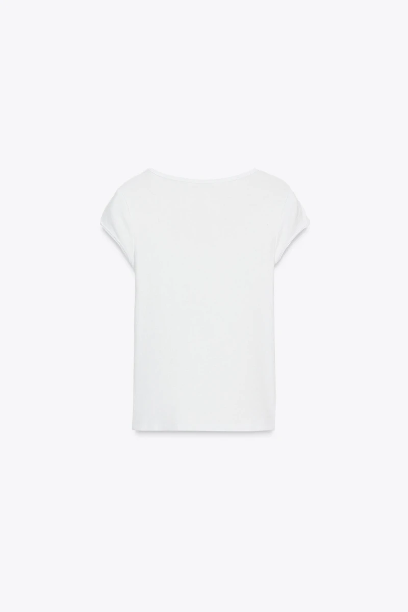 T-SHIRT À ENCOLURE CARRÉE