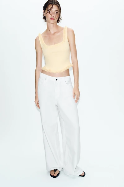 RIBBED RUFFLE TOP