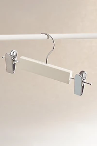 KIDS’ WOODEN HANGERS WITH CLIPS (PACK OF 3)