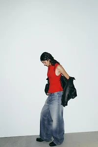 FITTED ZIP TOP