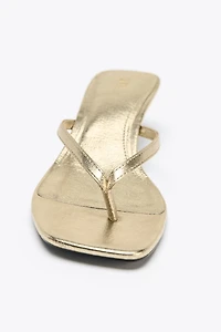 SANDALES KITTEN HEEL À EFFET MÉTALLISÉ