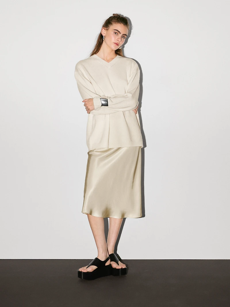 100% cashmere oversize V-neck sweater