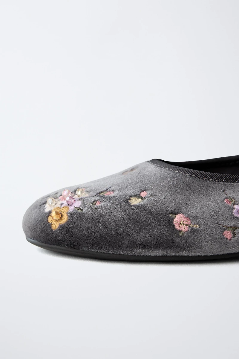 FLORAL EMBROIDERED BALLET FLATS