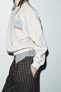 CONTRAST TEXT SWEATSHIRT
