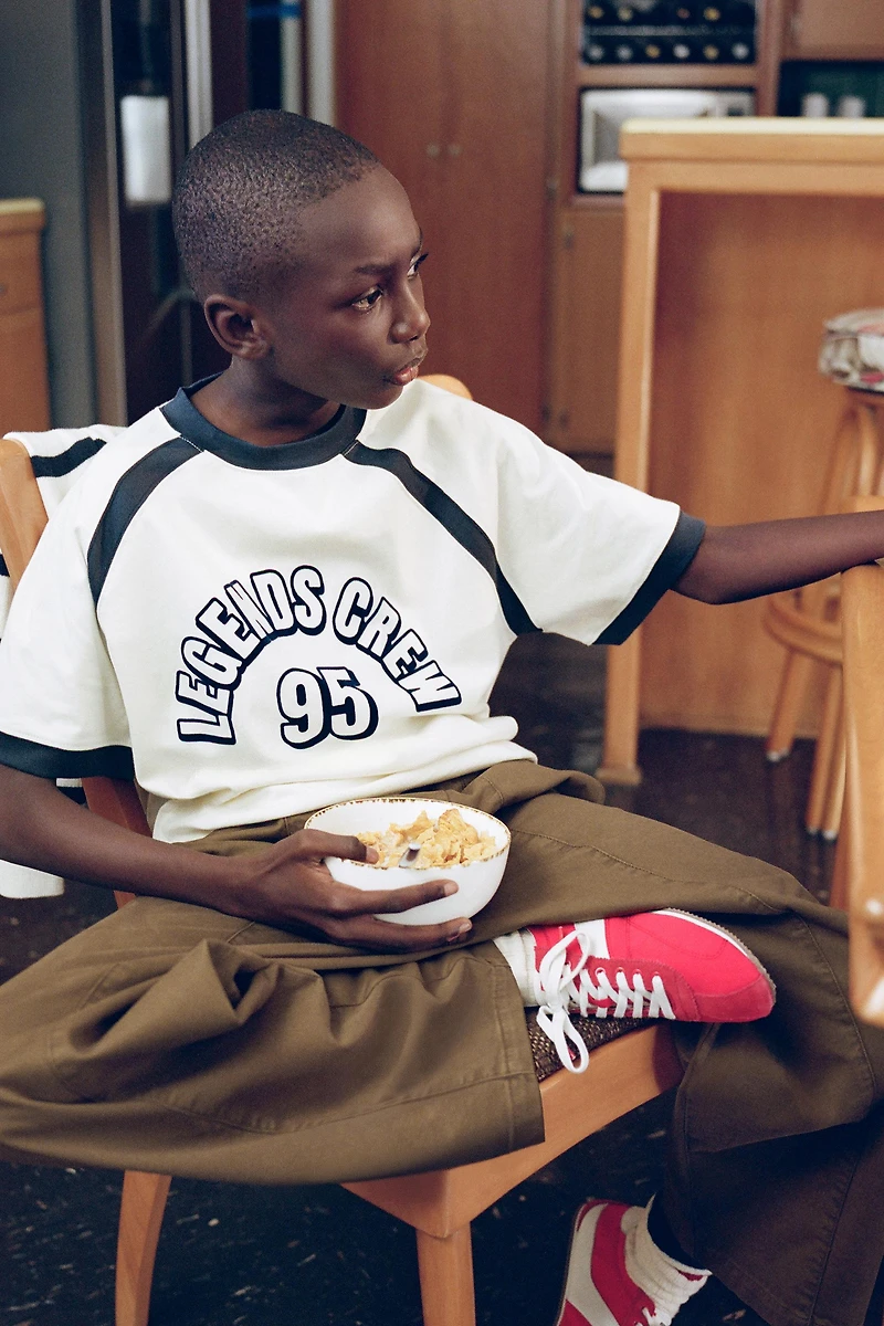 FLOCKED TEXT RAGLAN SLEEVE T-SHIRT