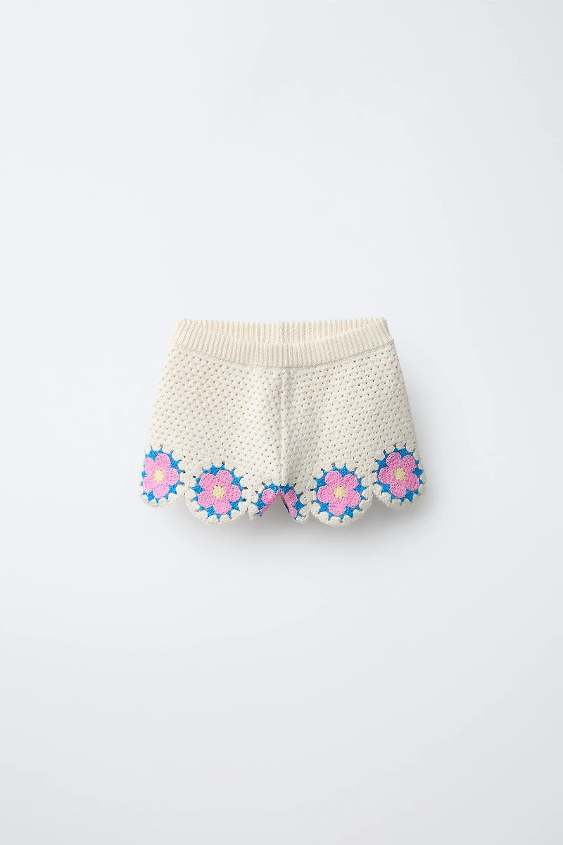 CROCHET KNIT SHORTS WITH FLOWERS