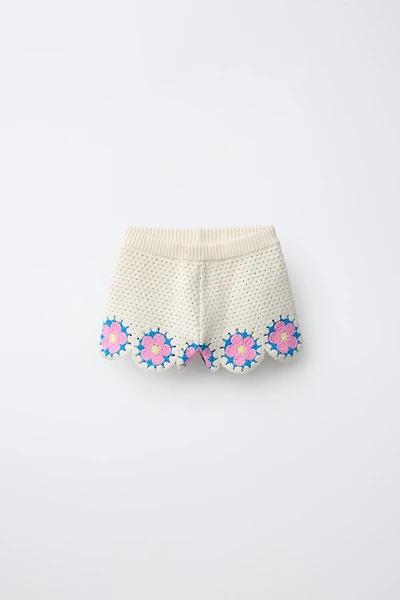 CROCHET KNIT SHORTS WITH FLOWERS