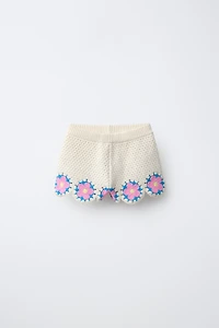 CROCHET KNIT SHORTS WITH FLOWERS