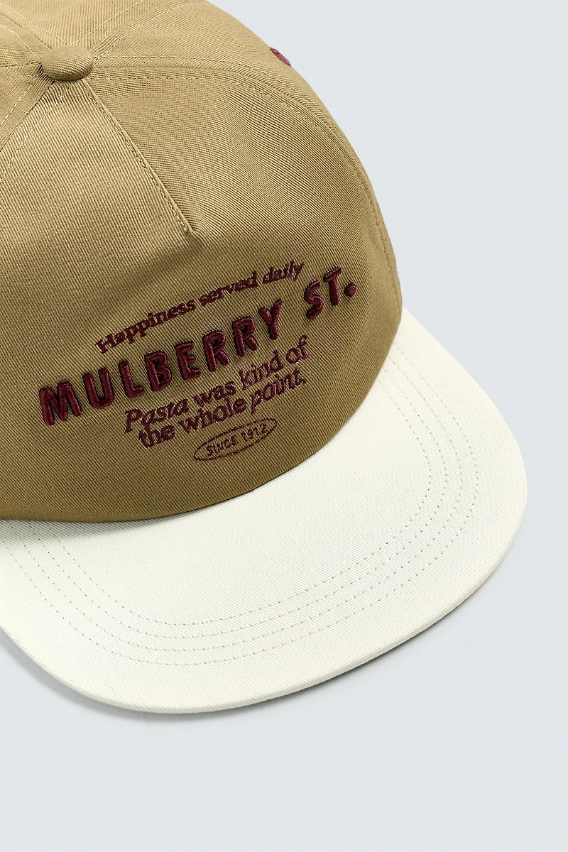 CASQUETTE VISIÈRE PLATE BRODÉE