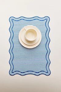 STRIPED SCALLOPED PLACEMAT