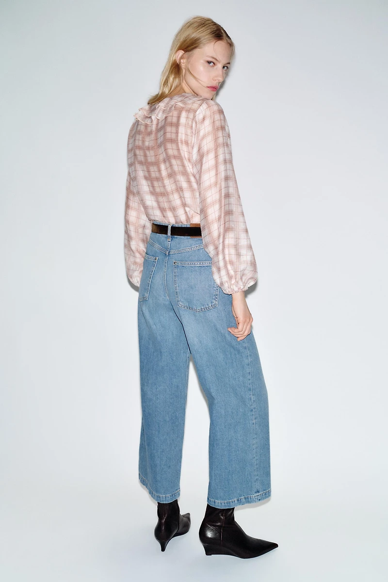 BLOUSE À CARREAUX ET VOLANTS