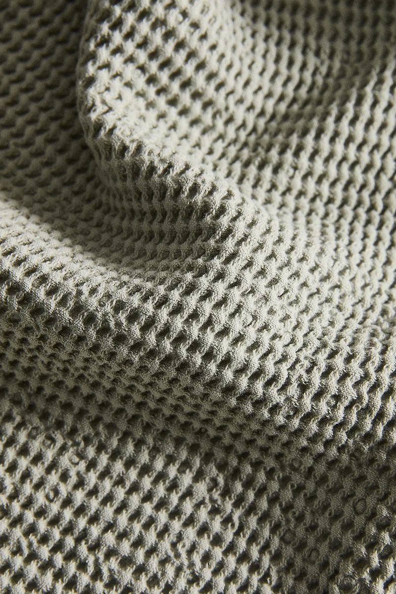 MINI WAFFLE-KNIT BATH TOWEL