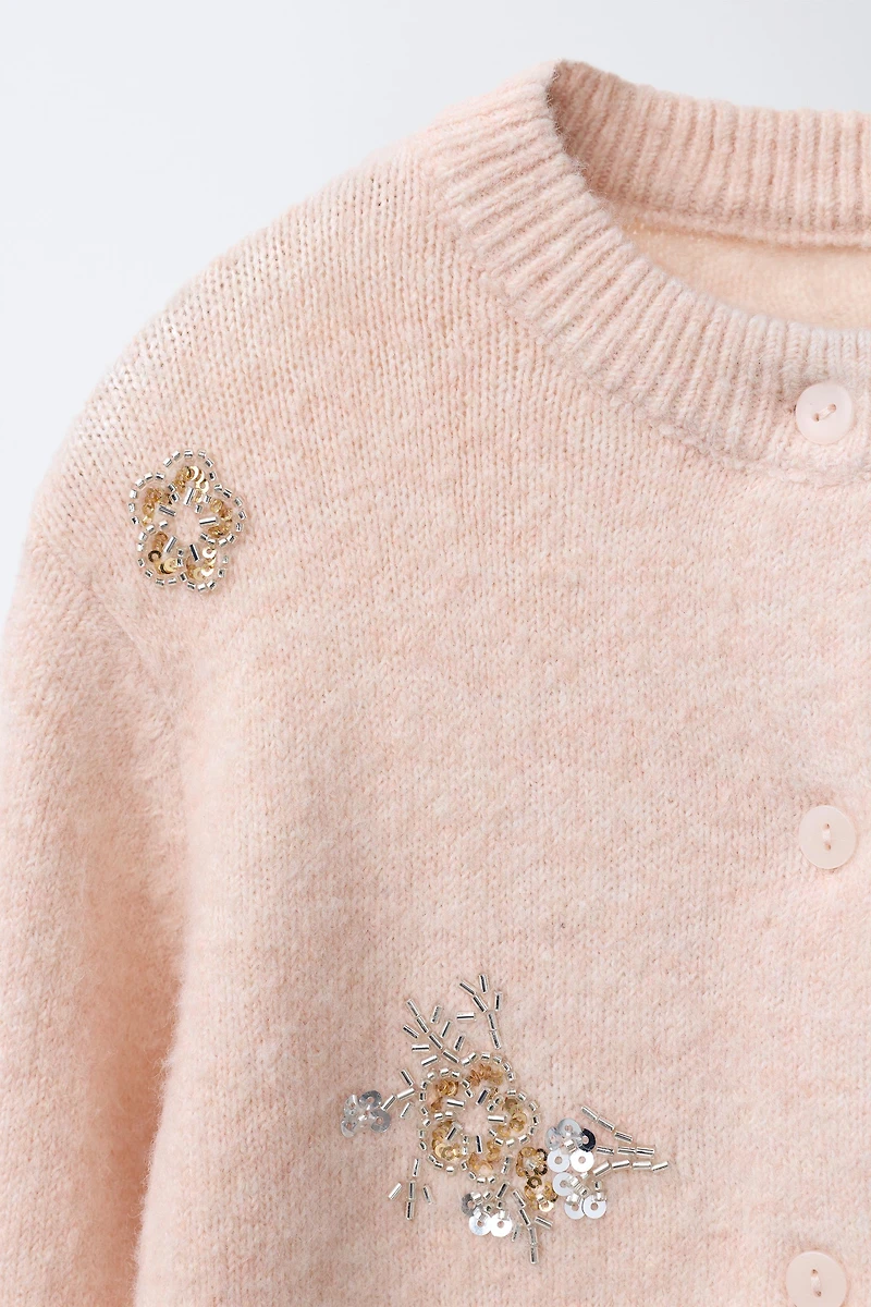 GILET EN MAILLE AVEC FLEURS FANTAISIE