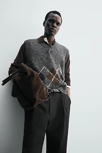 DIAMOND JACQUARD KNIT VEST