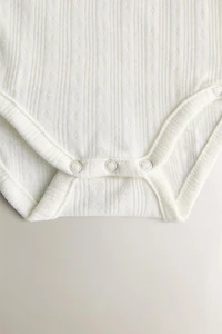 CHILDREN’S SET OF BODYSUITS