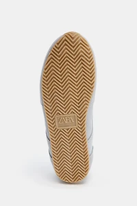 BASKETS EN CUIR CONTRASTÉES