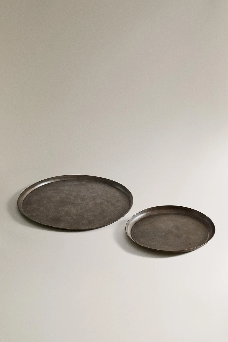 ROUND METALLIC TRAY