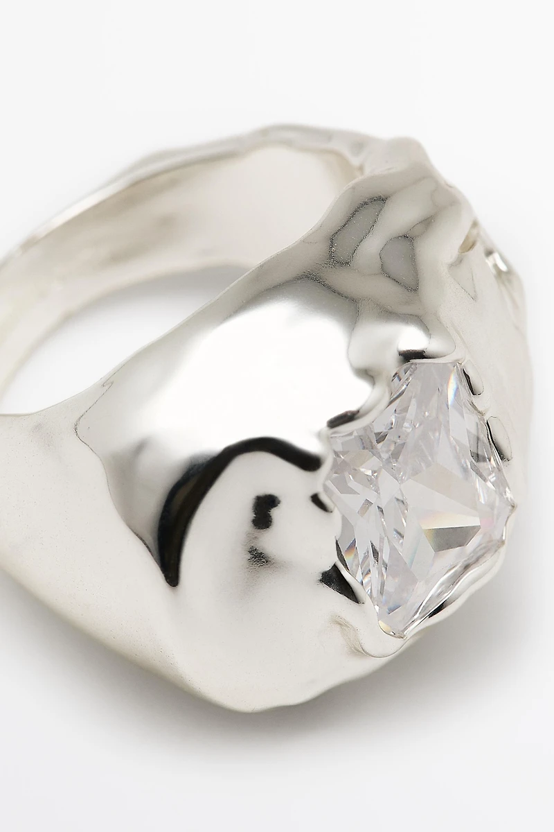 Melted effect shimmery ring
