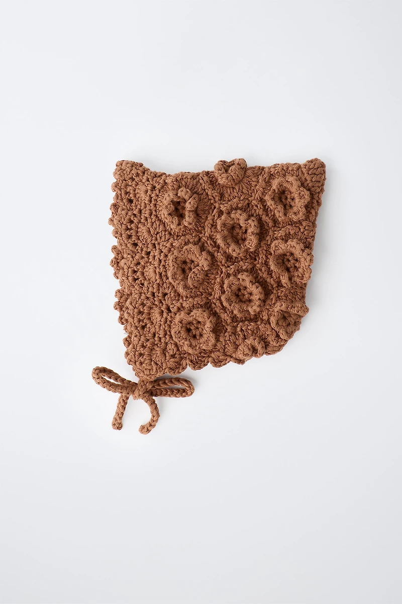 BONNET EN MAILLE CROCHET À FLEURS