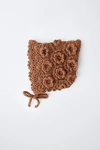 BONNET EN MAILLE CROCHET À FLEURS