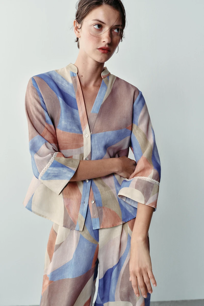 PRINTED LACE TRIM SHIRT