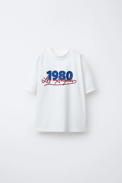 T-SHIRT INSCRIPTION VARSITY