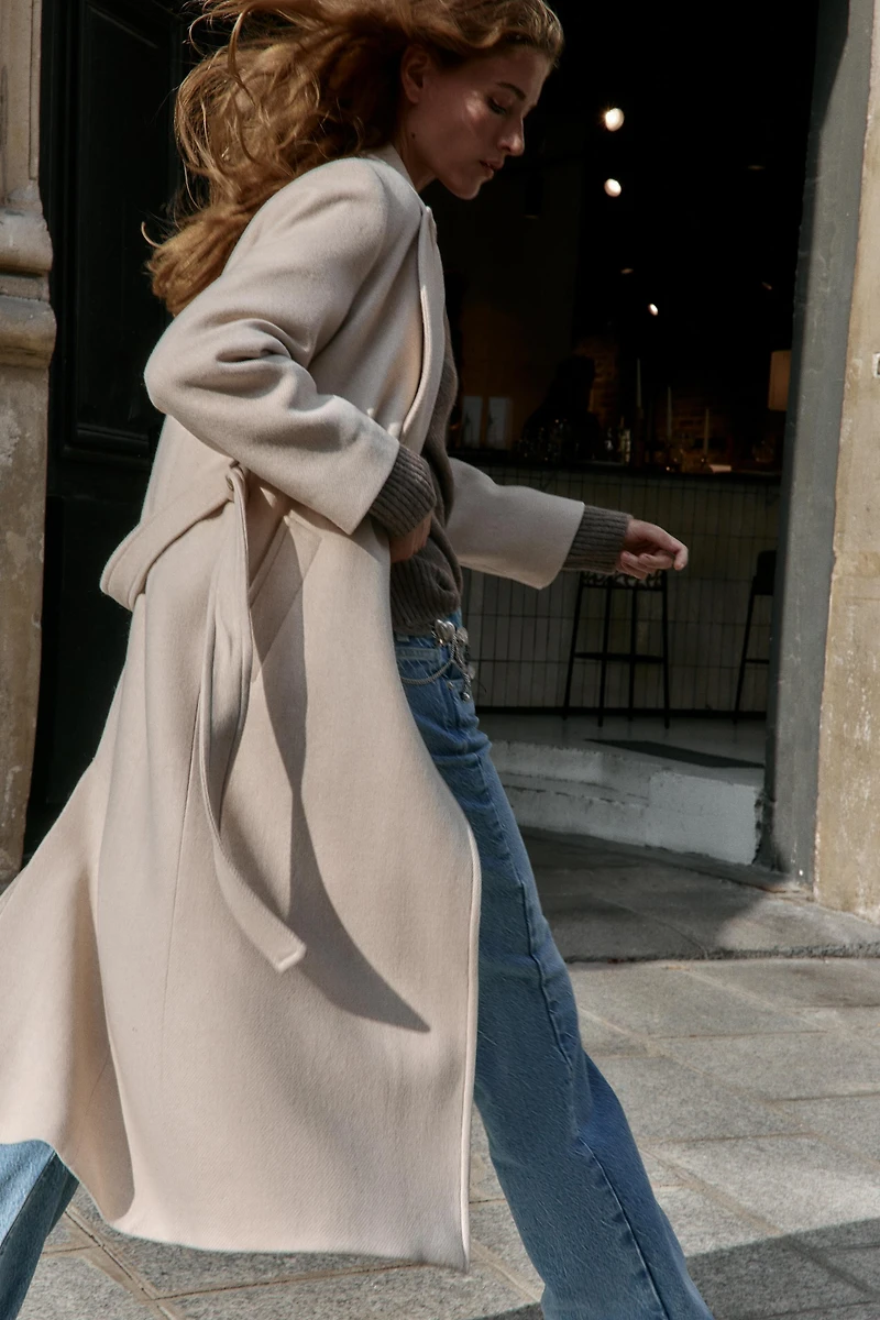 MANTEAU LONG AVEC CEINTURE ET LAINE